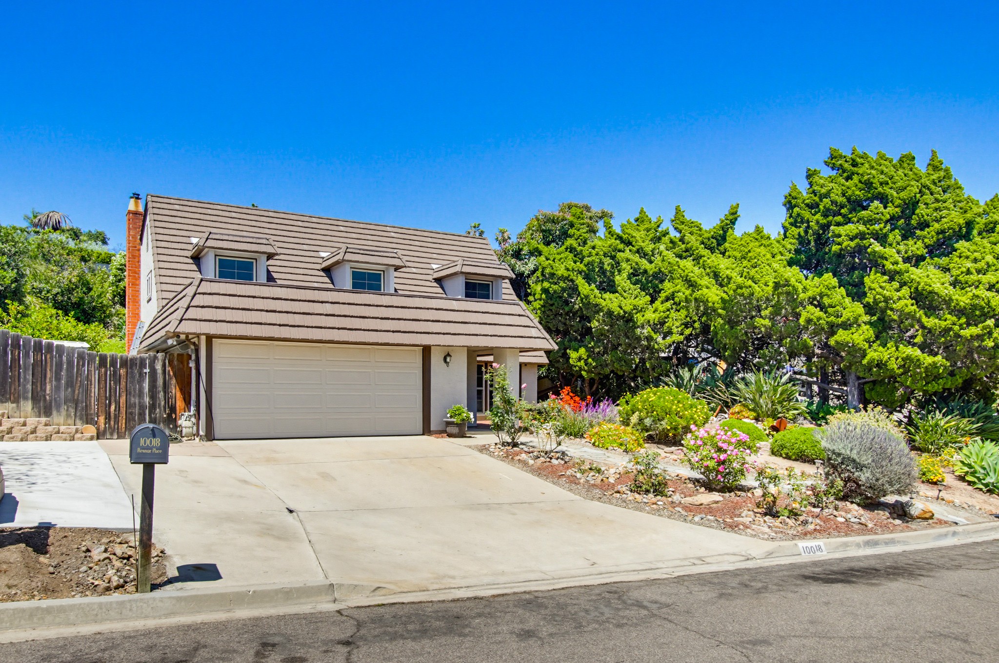 Virtual tour photo 3 of 110 for 10018 Resmar Pl
