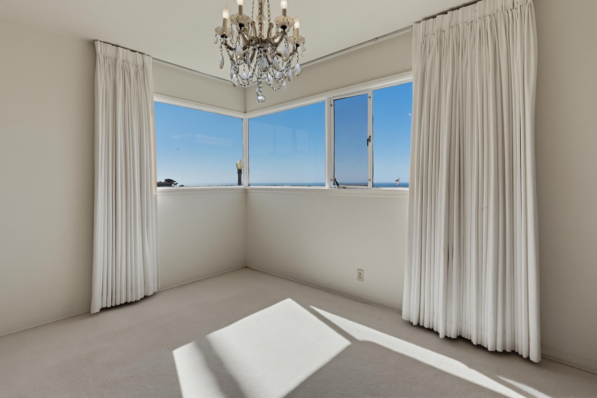 Virtual tour photo 11 of 61 for 1005 Alexandria Dr