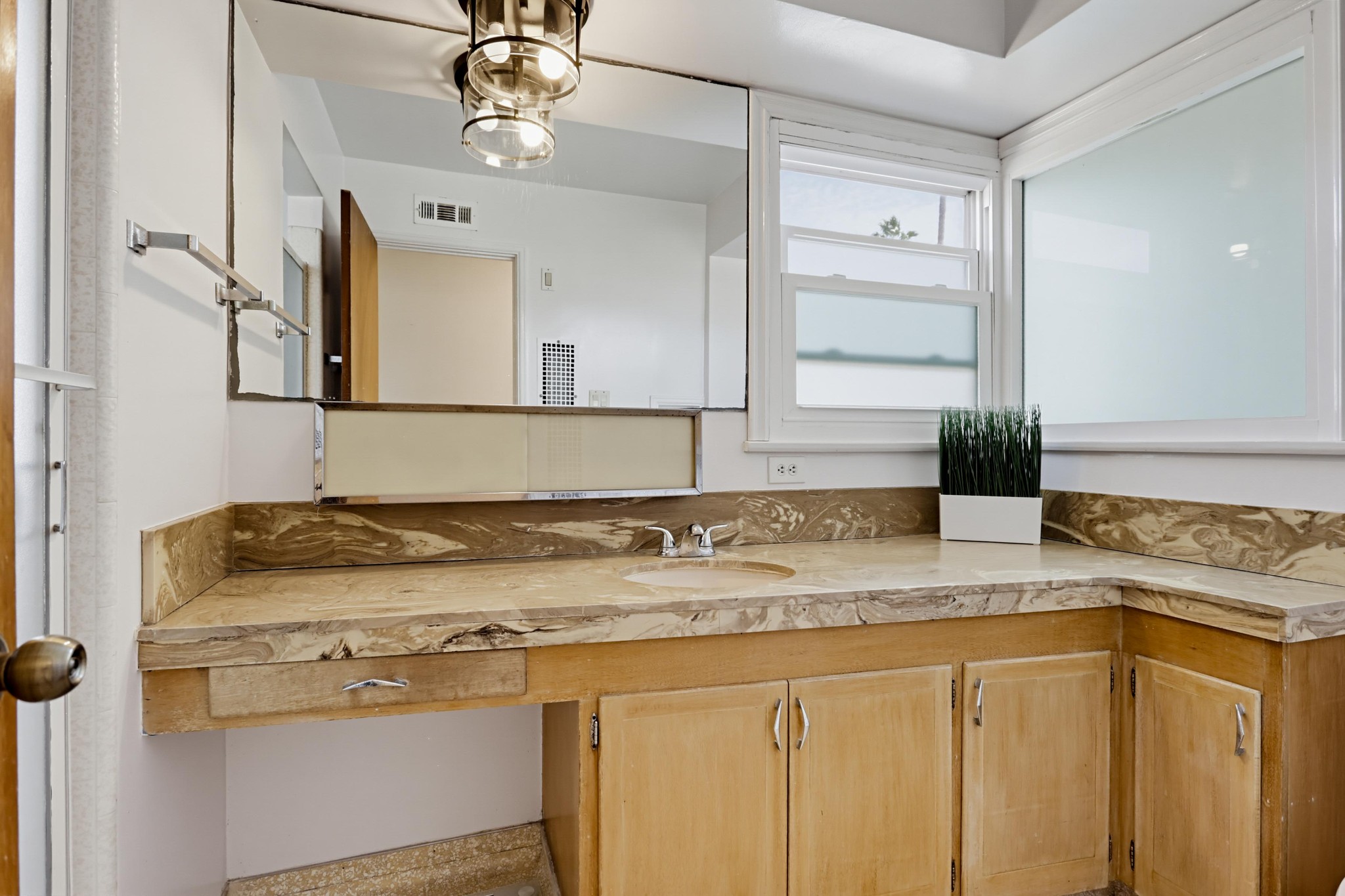 Virtual tour photo 39 of 61 for 1005 Alexandria Dr