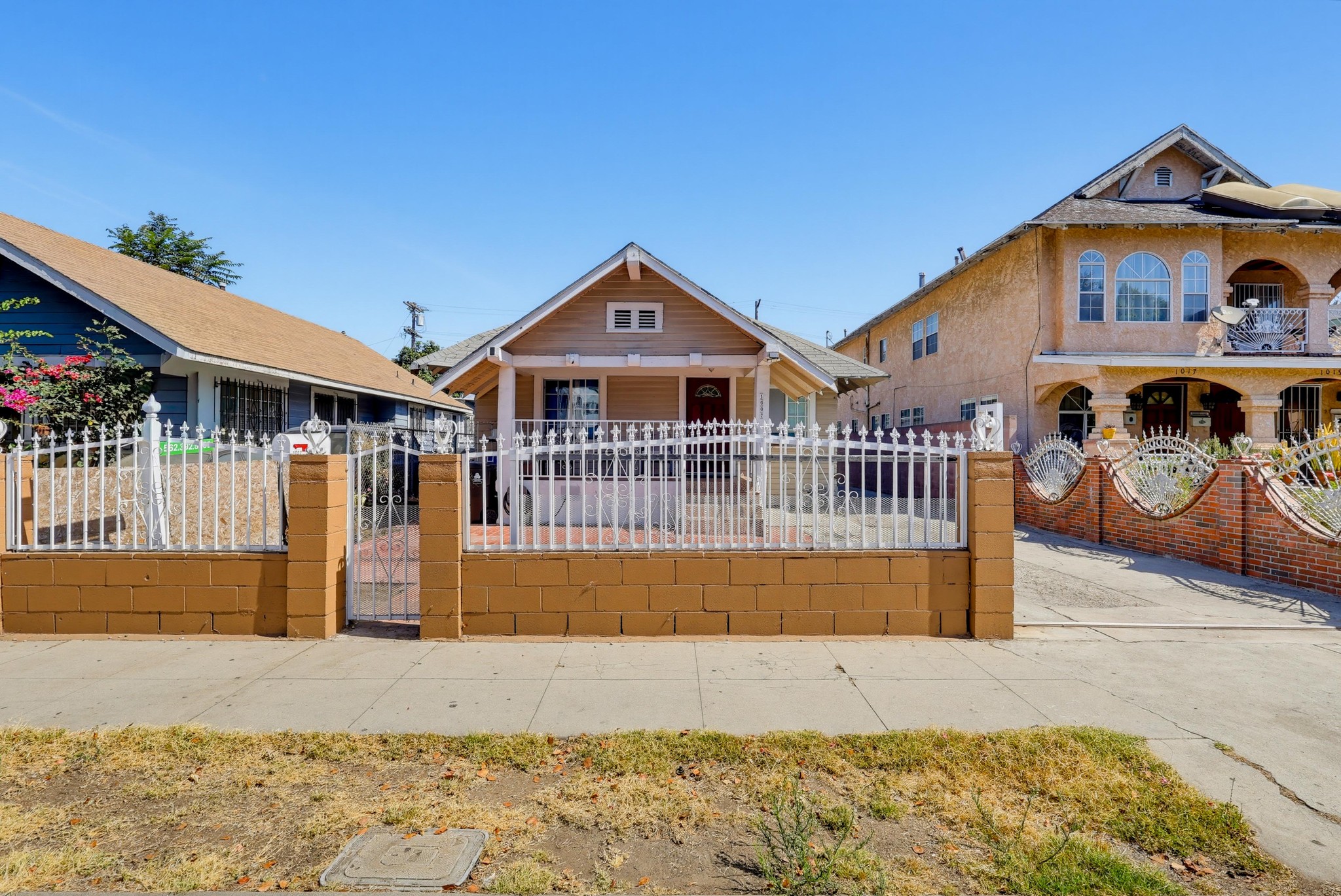 Virtual tour photo 3 of 73 for 1007 E 42nd Pl.