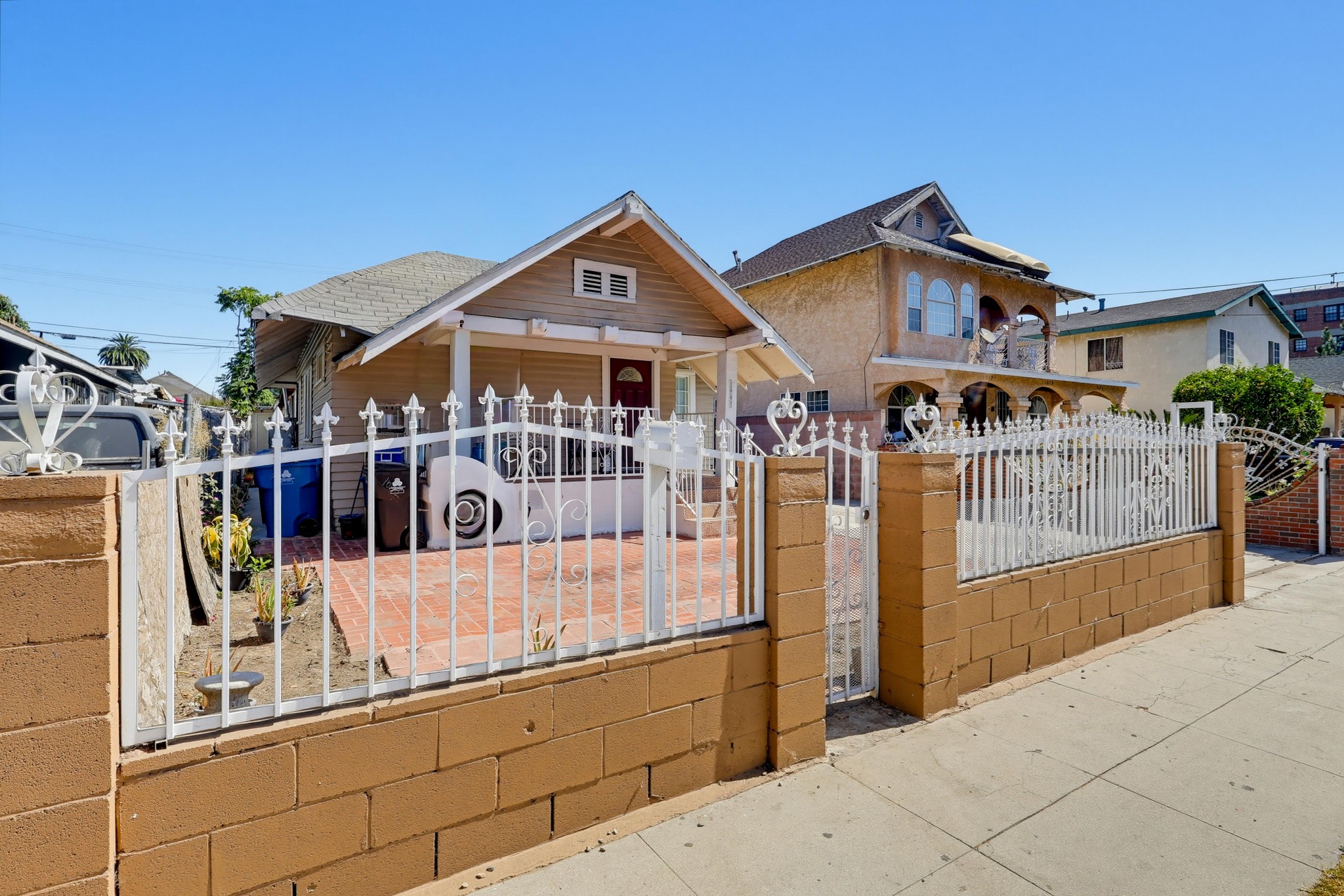 Virtual tour photo 4 of 73 for 1007 E 42nd Pl.