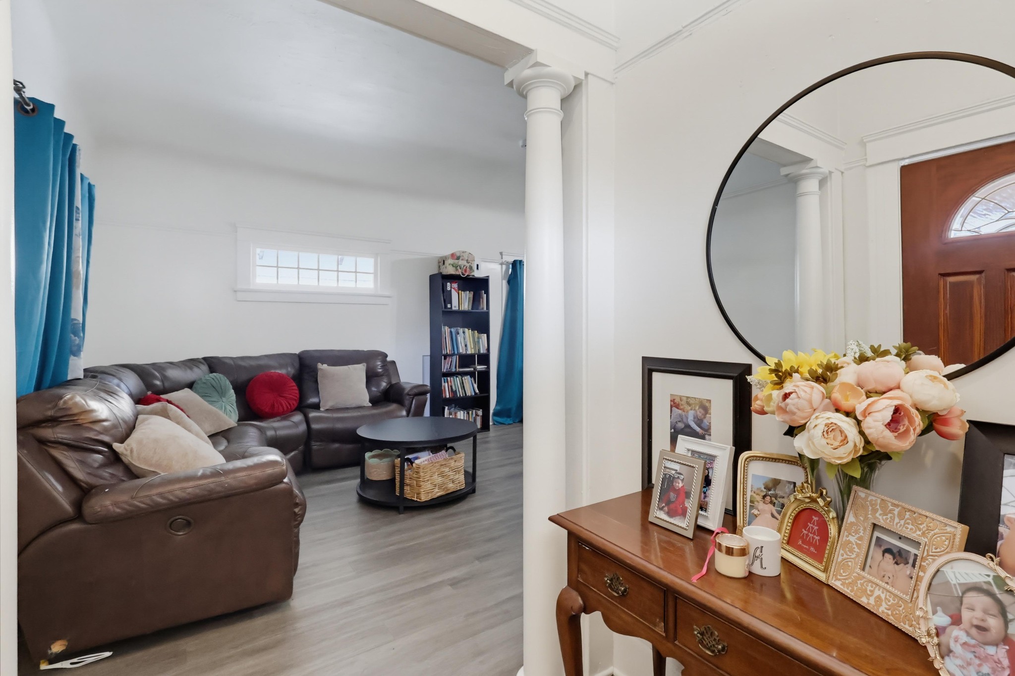 Virtual tour photo 11 of 73 for 1007 E 42nd Pl.