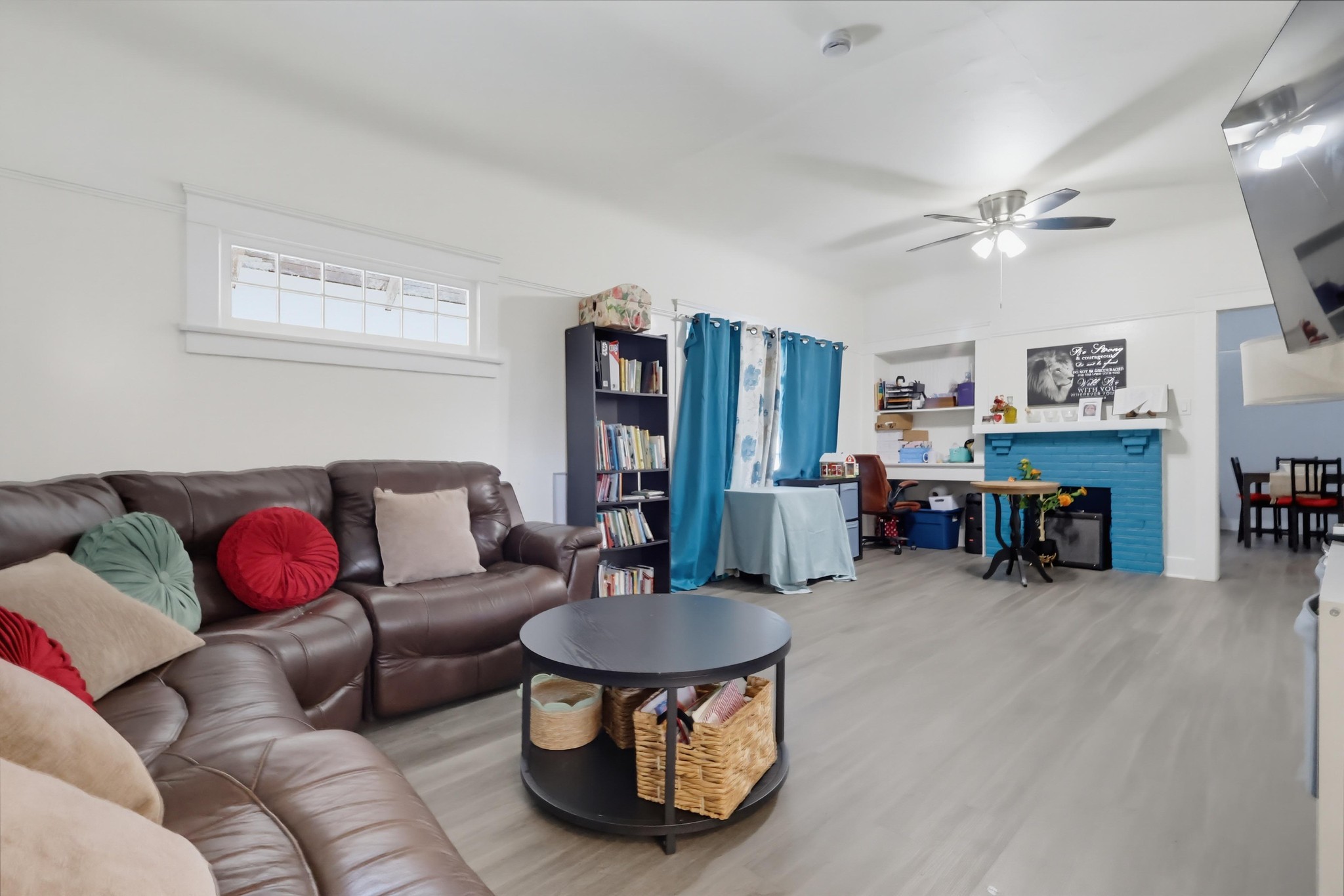 Virtual tour photo 12 of 73 for 1007 E 42nd Pl.