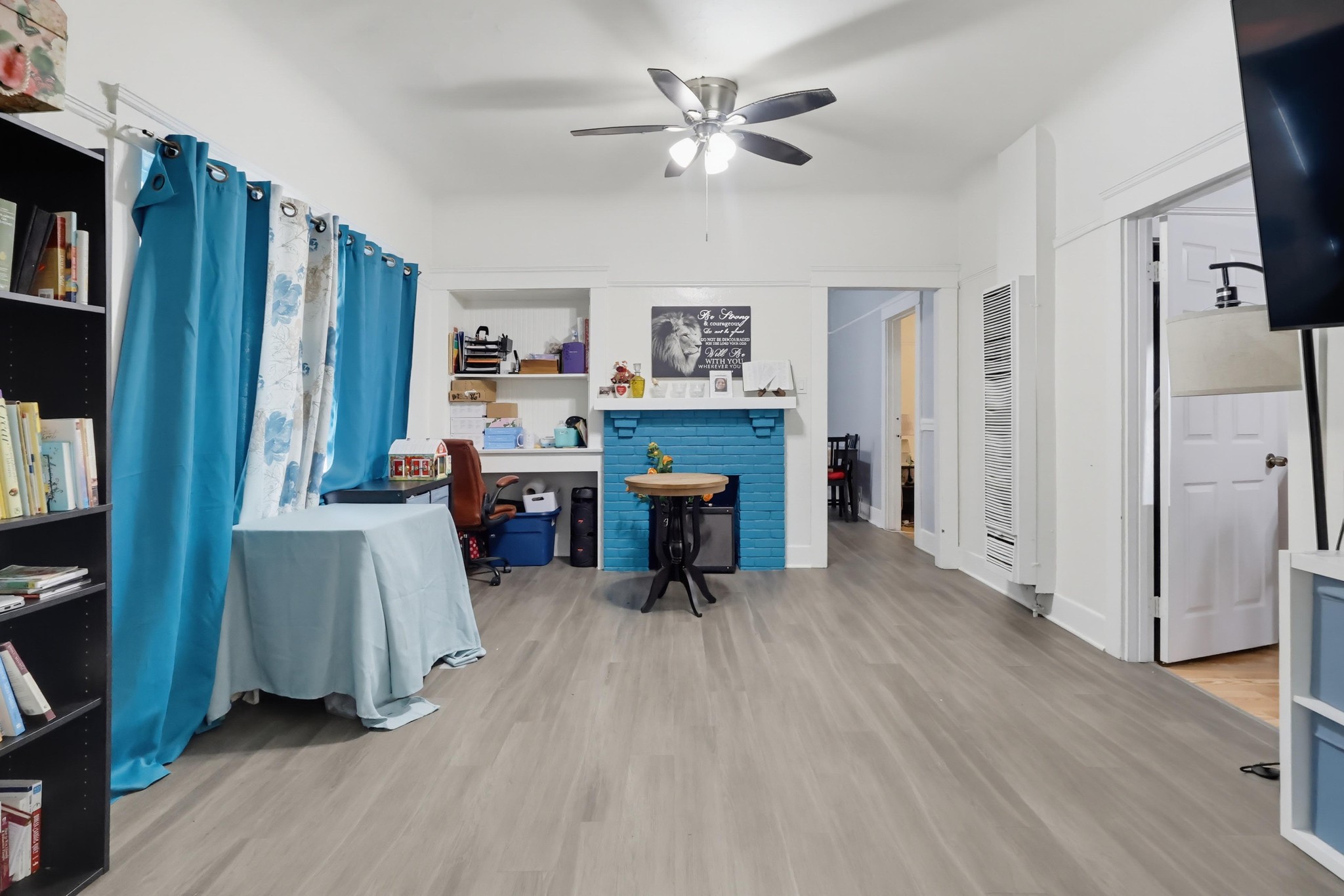 Virtual tour photo 13 of 73 for 1007 E 42nd Pl.