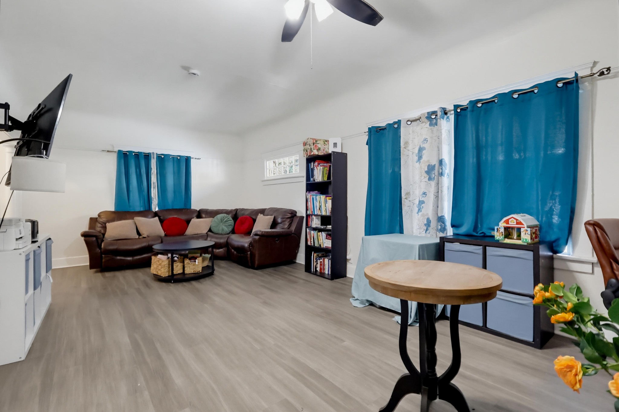 Virtual tour photo 18 of 73 for 1007 E 42nd Pl.