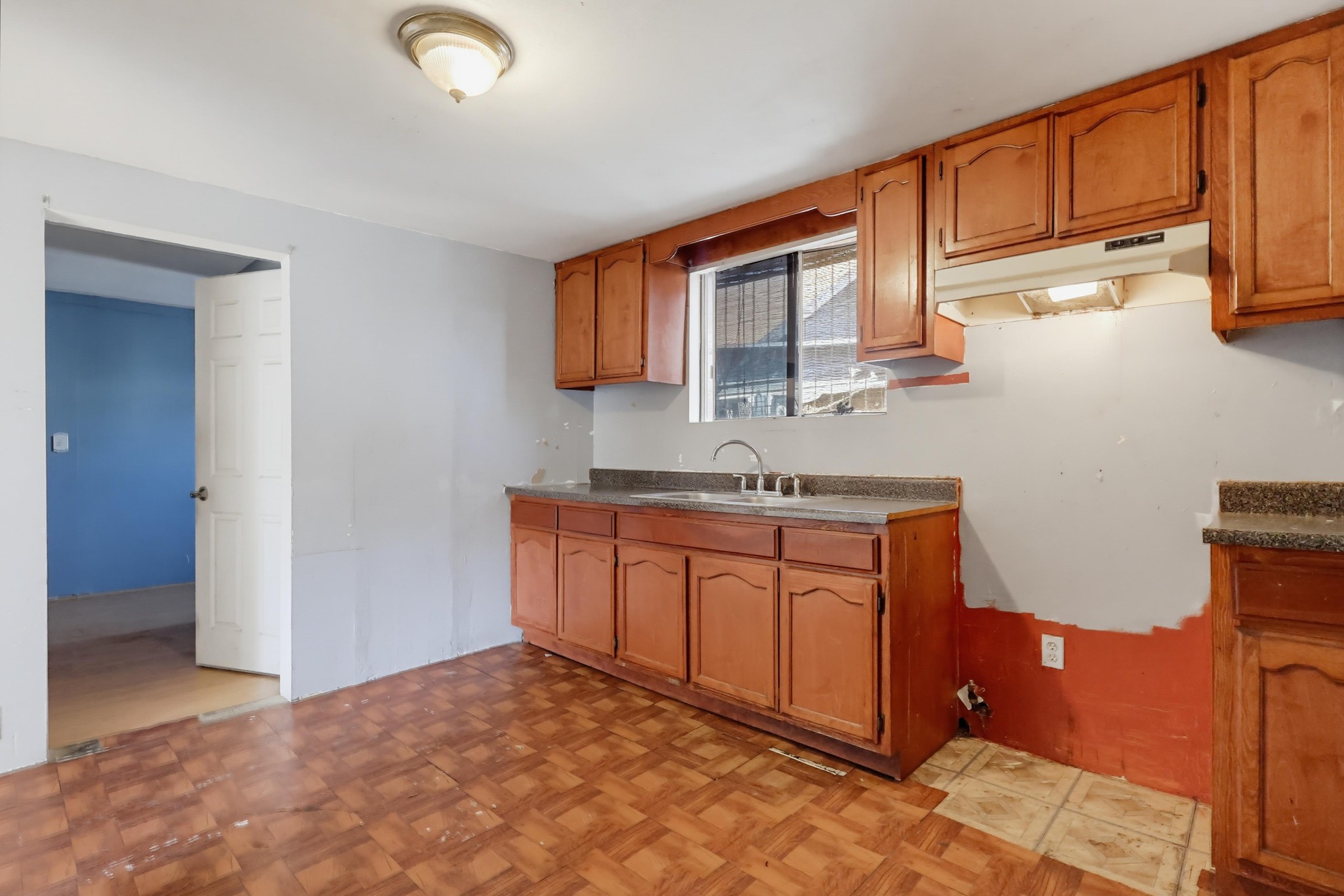 Virtual tour photo 48 of 73 for 1007 E 42nd Pl.