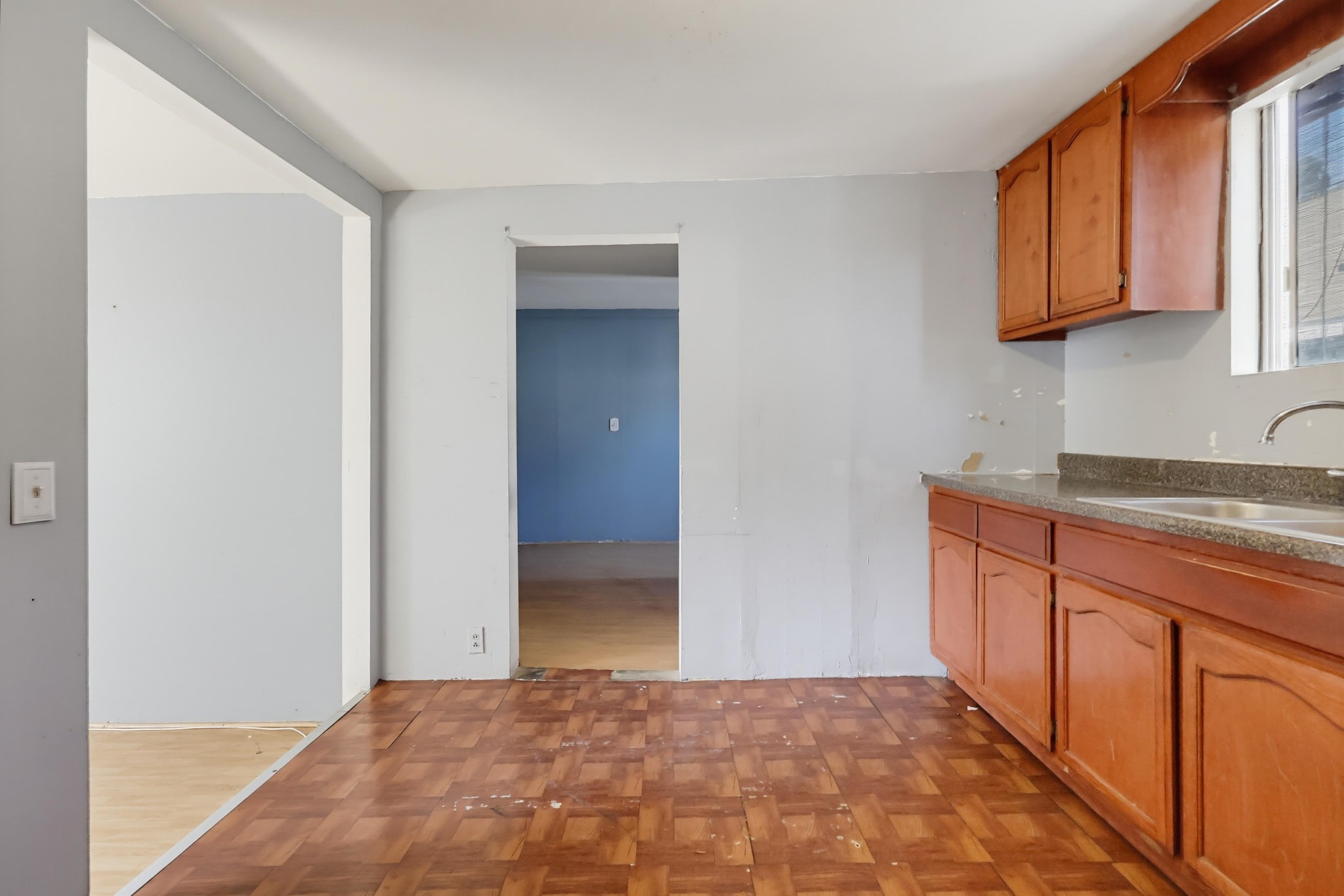 Virtual tour photo 49 of 73 for 1007 E 42nd Pl.