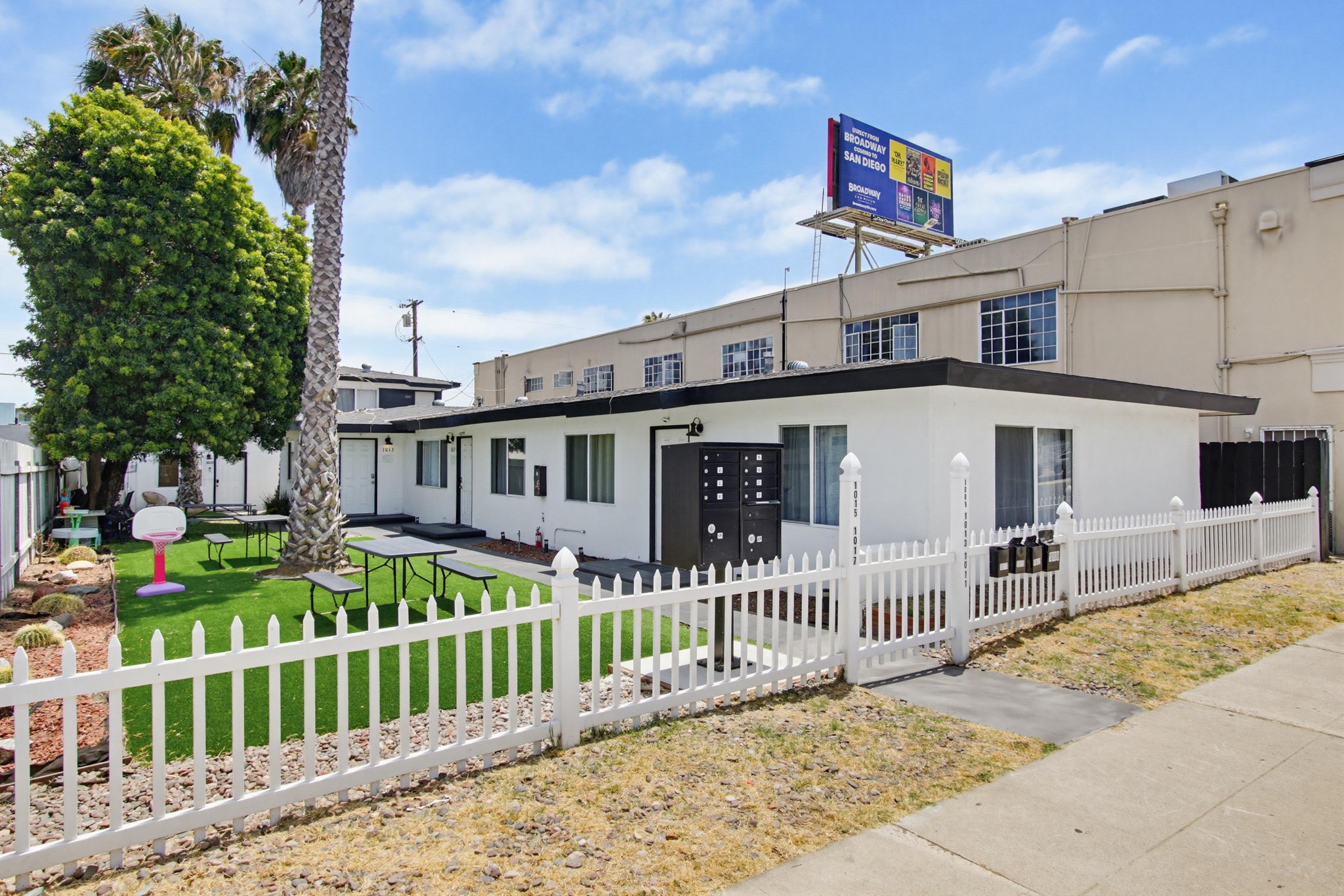 Virtual tour photo 1 of 19 for 1009 Hornblend St