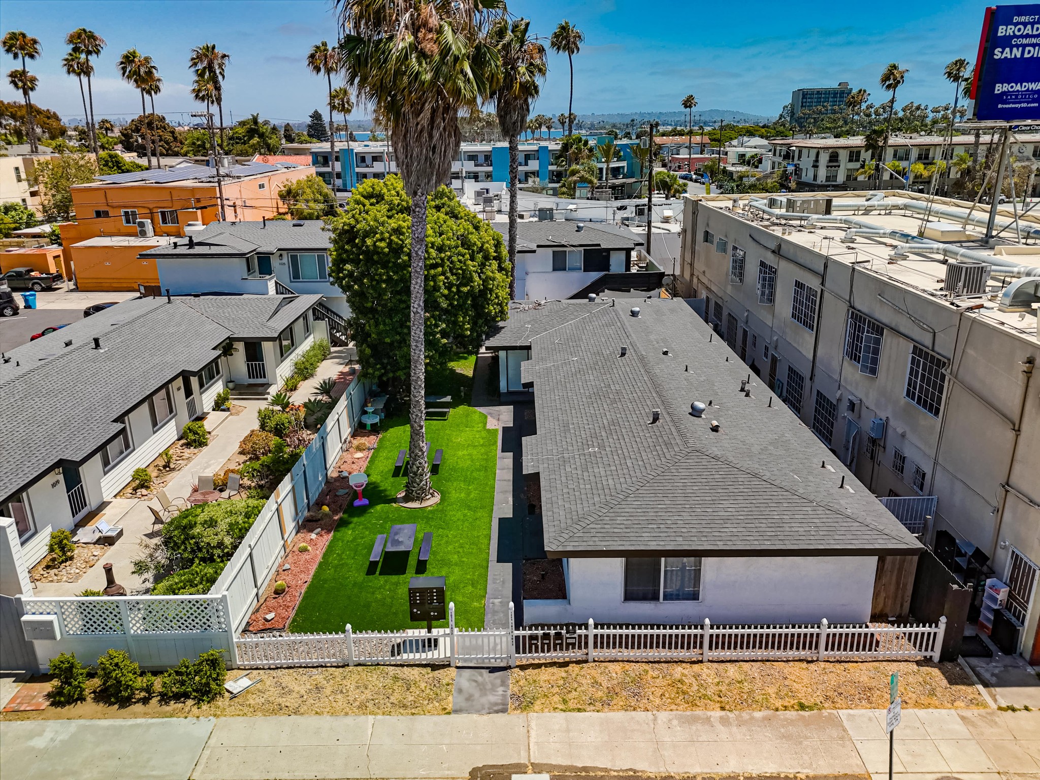 Virtual tour photo 1 of 50 for 1009 Hornblend St