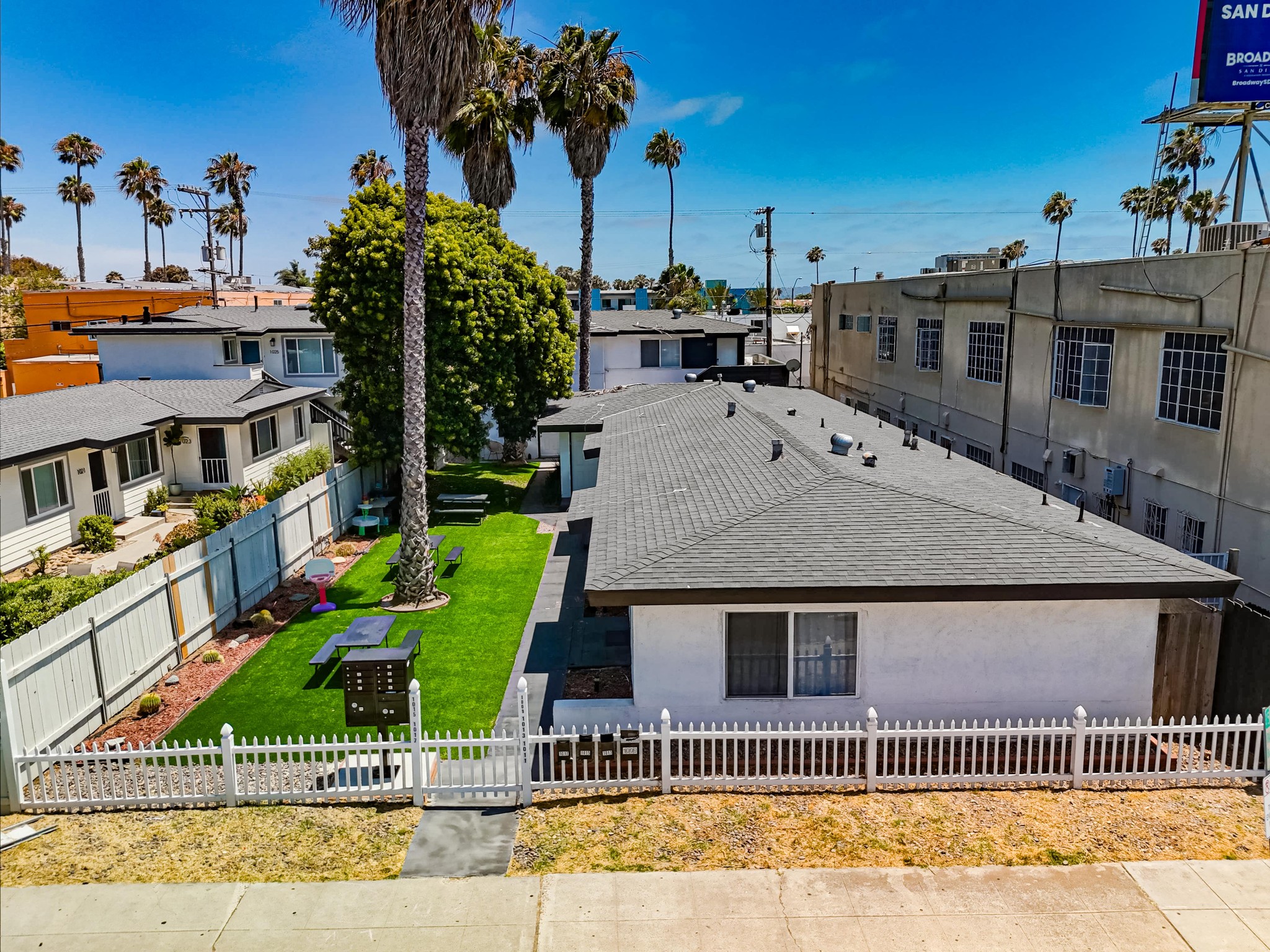 Virtual tour photo 5 of 50 for 1009 Hornblend St