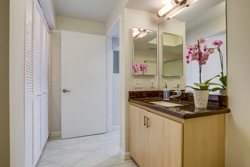 Virtual tour photo 43 of 52 for 101 Market Street #311