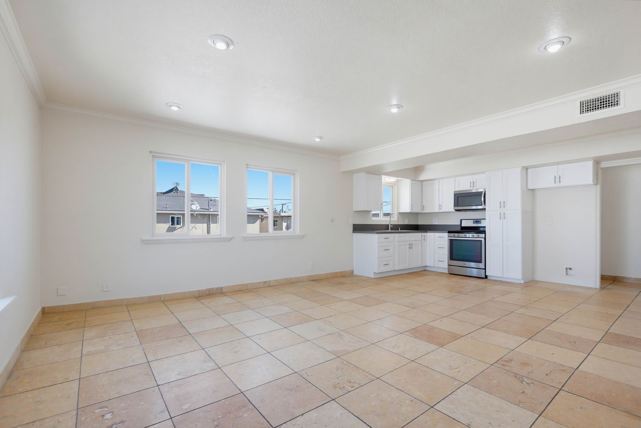 Virtual tour photo 14 of 50 for 1010 Valencia St D