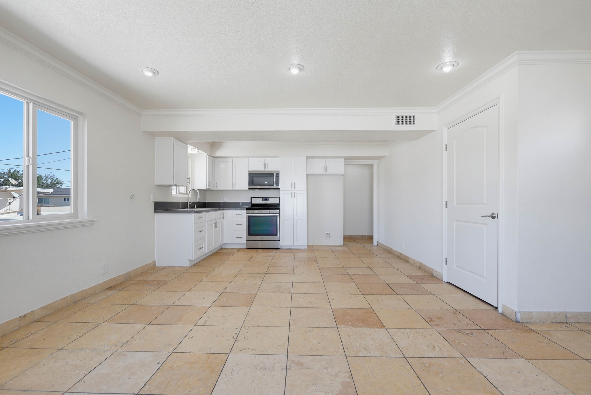 Virtual tour photo 15 of 50 for 1010 Valencia St D