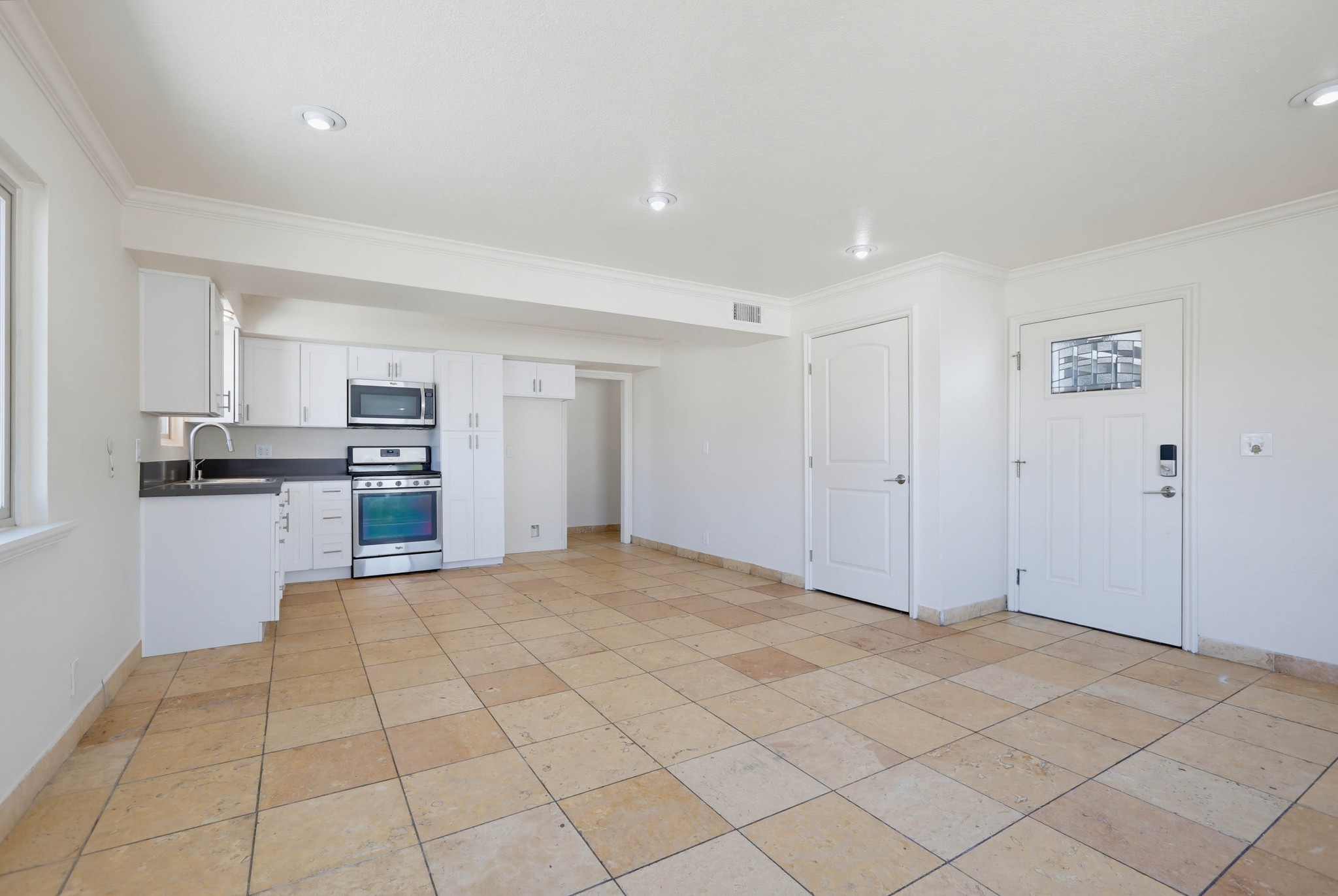 Virtual tour photo 16 of 50 for 1010 Valencia St D