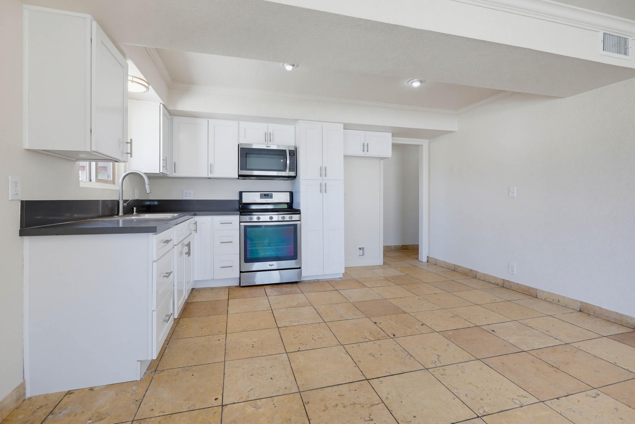 Virtual tour photo 21 of 50 for 1010 Valencia St D