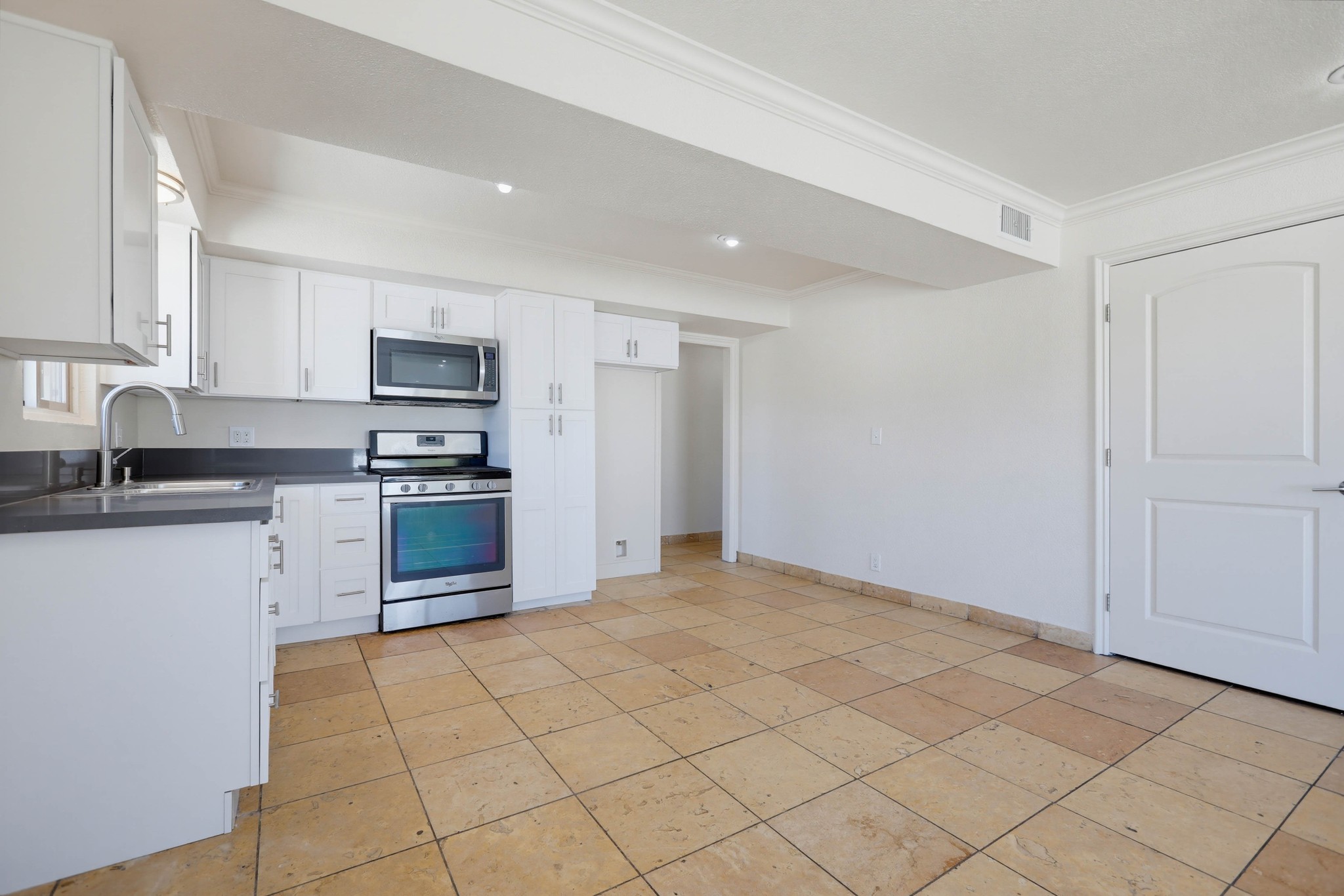 Virtual tour photo 22 of 50 for 1010 Valencia St D