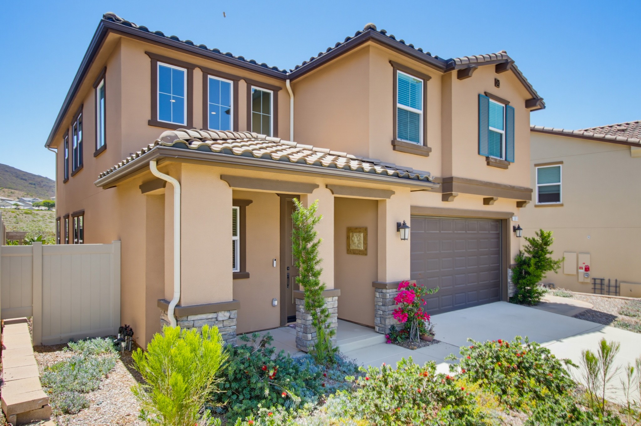 Virtual tour photo 4 of 66 for 1013 Crestline Rd