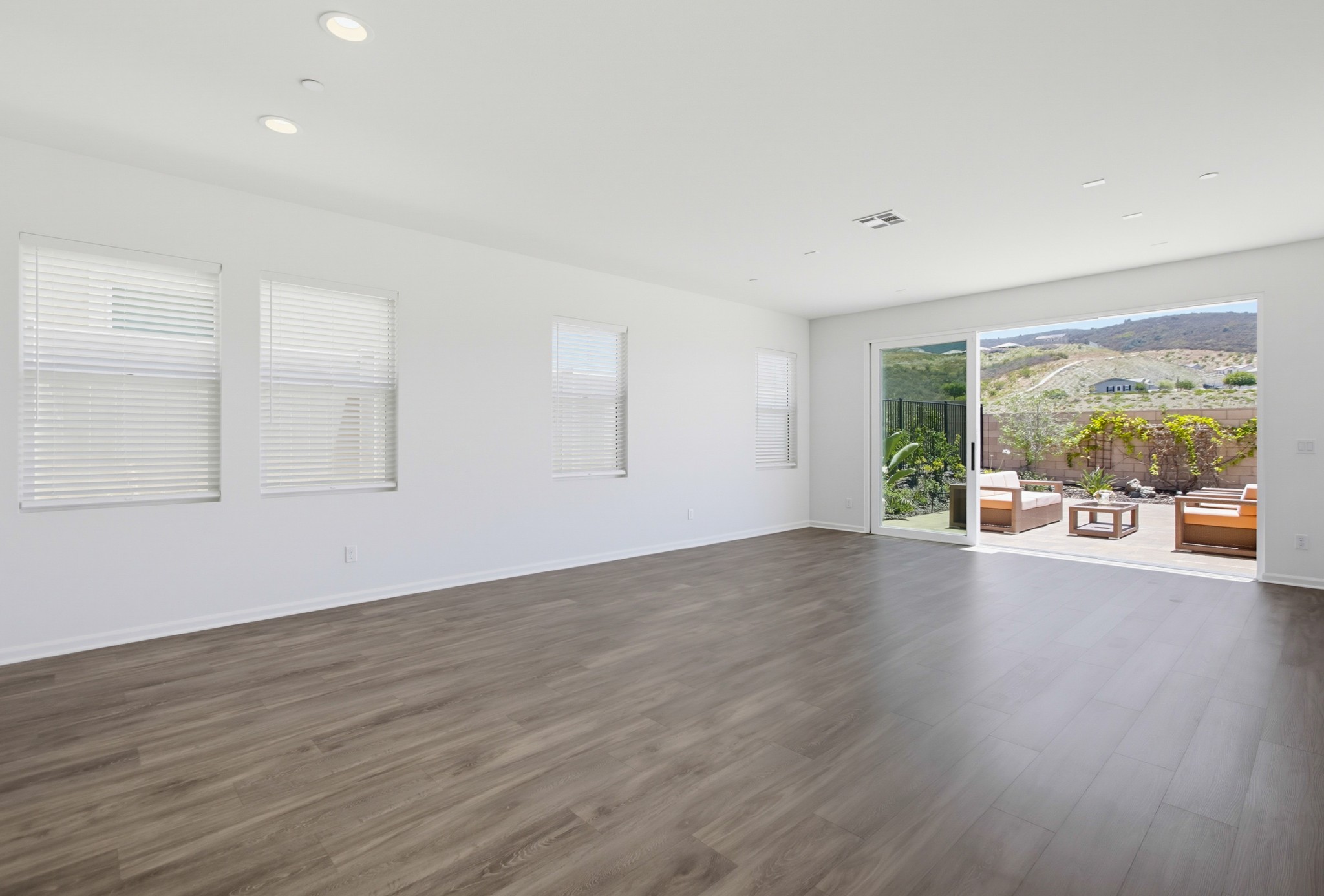Virtual tour photo 6 of 66 for 1013 Crestline Rd