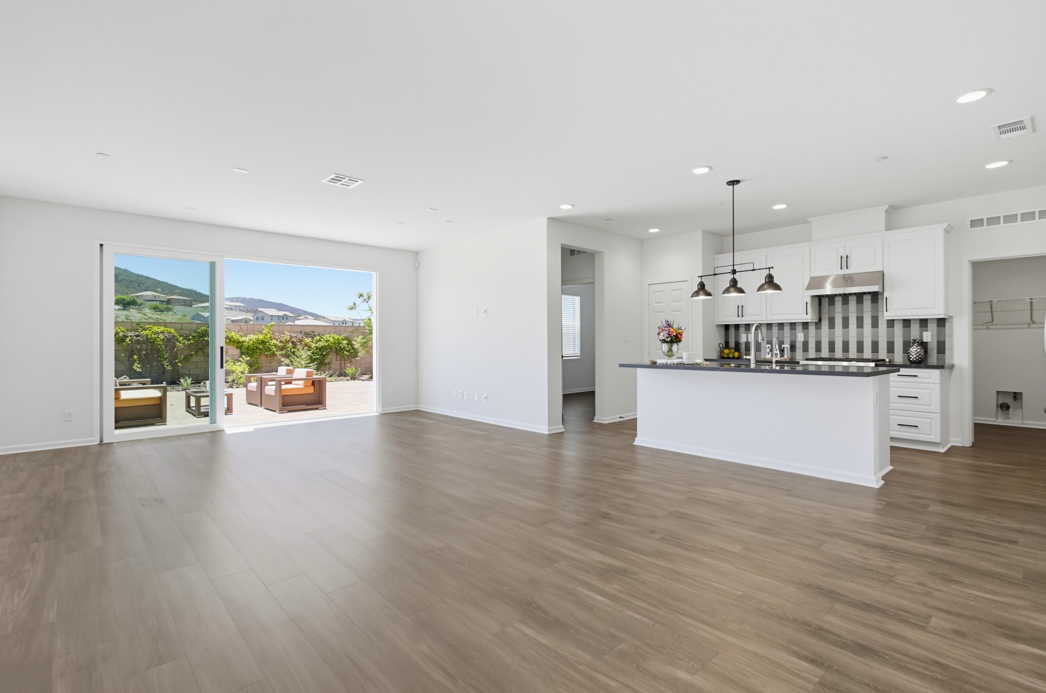 Virtual tour photo 8 of 66 for 1013 Crestline Rd