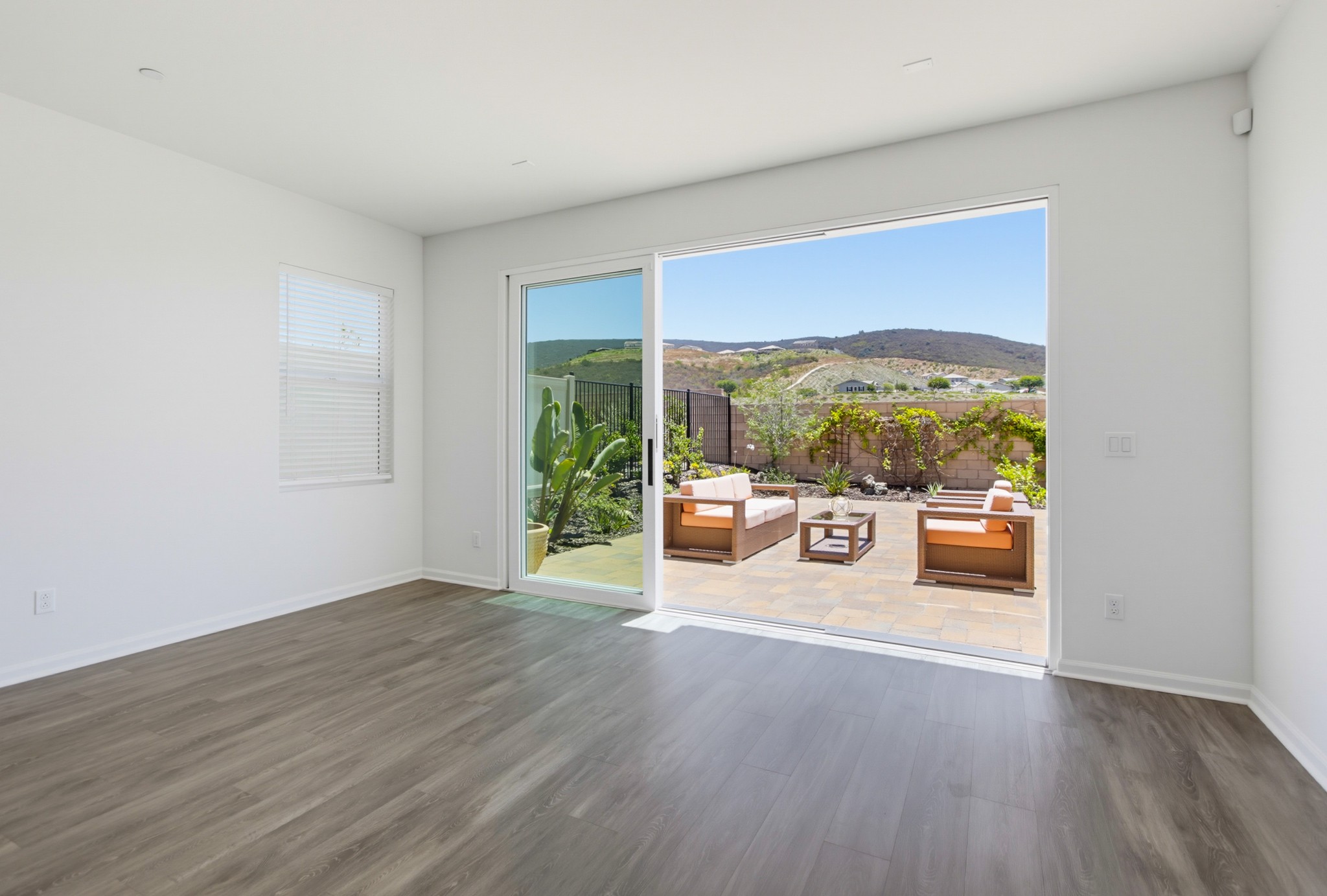 Virtual tour photo 10 of 66 for 1013 Crestline Rd