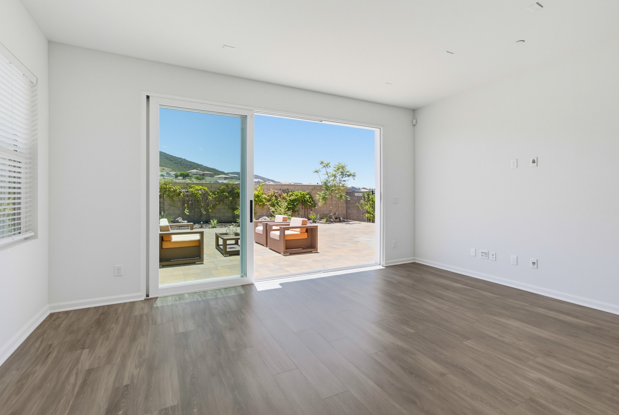 Virtual tour photo 11 of 66 for 1013 Crestline Rd