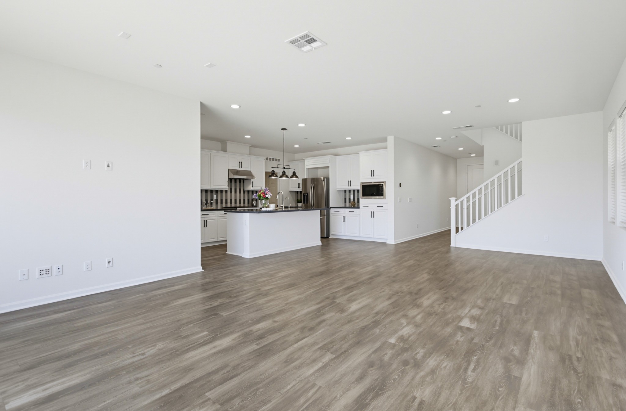 Virtual tour photo 12 of 66 for 1013 Crestline Rd