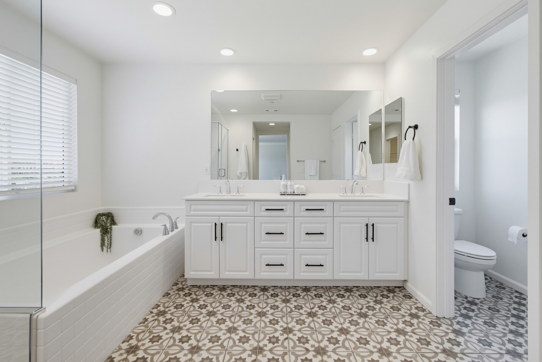 Virtual tour photo 38 of 66 for 1013 Crestline Rd