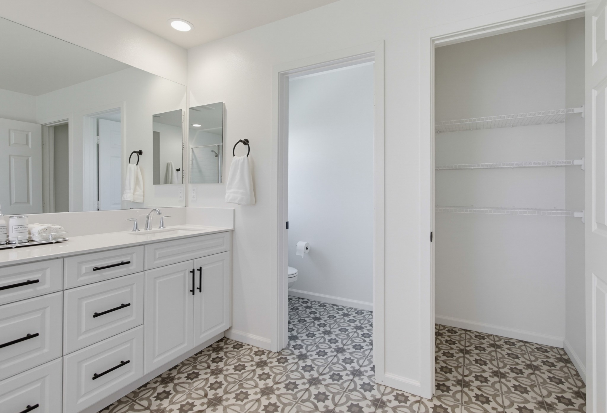 Virtual tour photo 40 of 66 for 1013 Crestline Rd