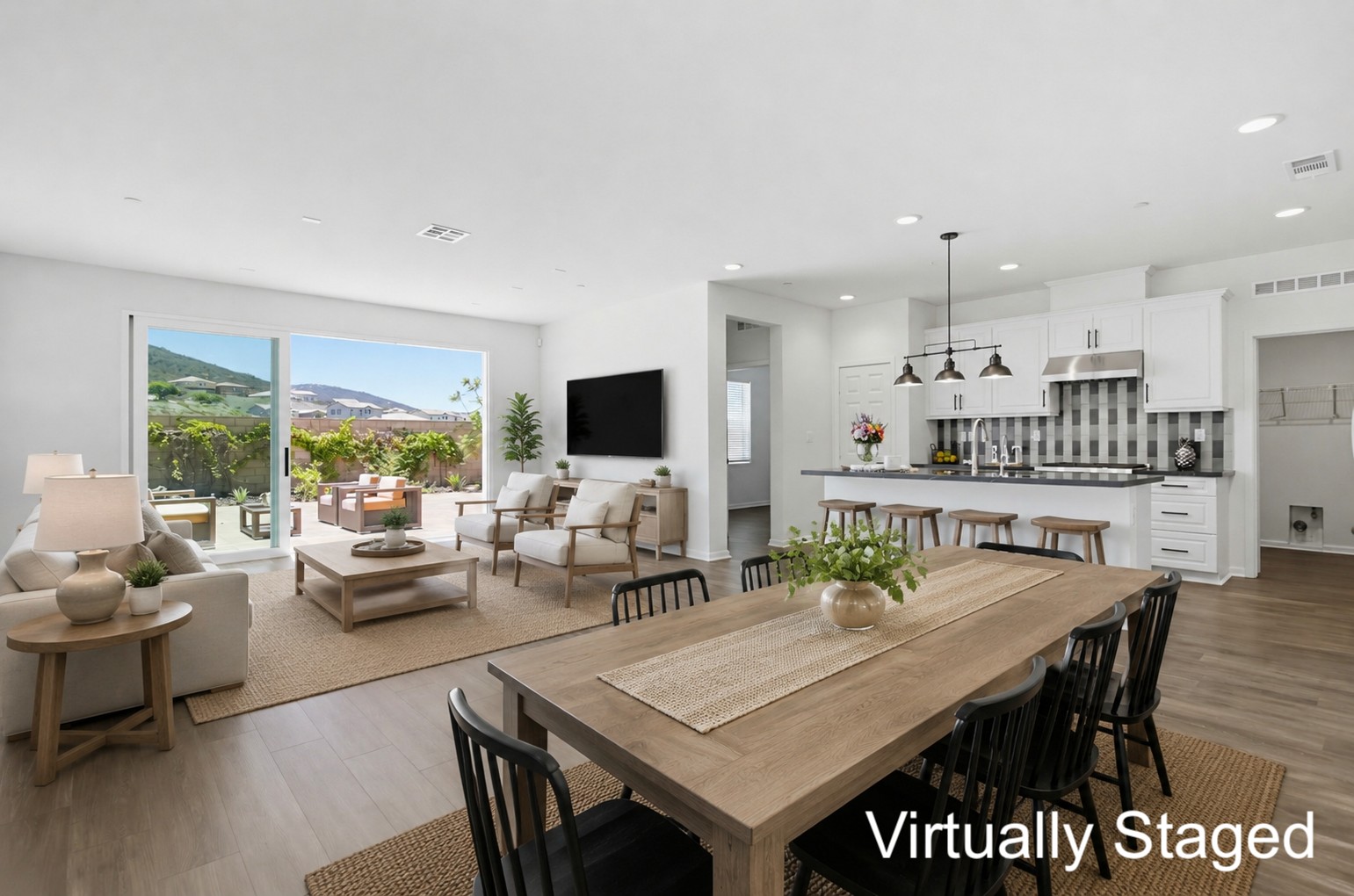 Virtual tour photo 9 of 66 for 1013 Crestline Rd