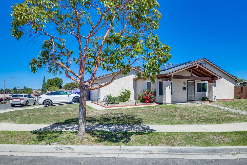 Virtual tour photo 3 of 22 for 1015 Harlan Cir