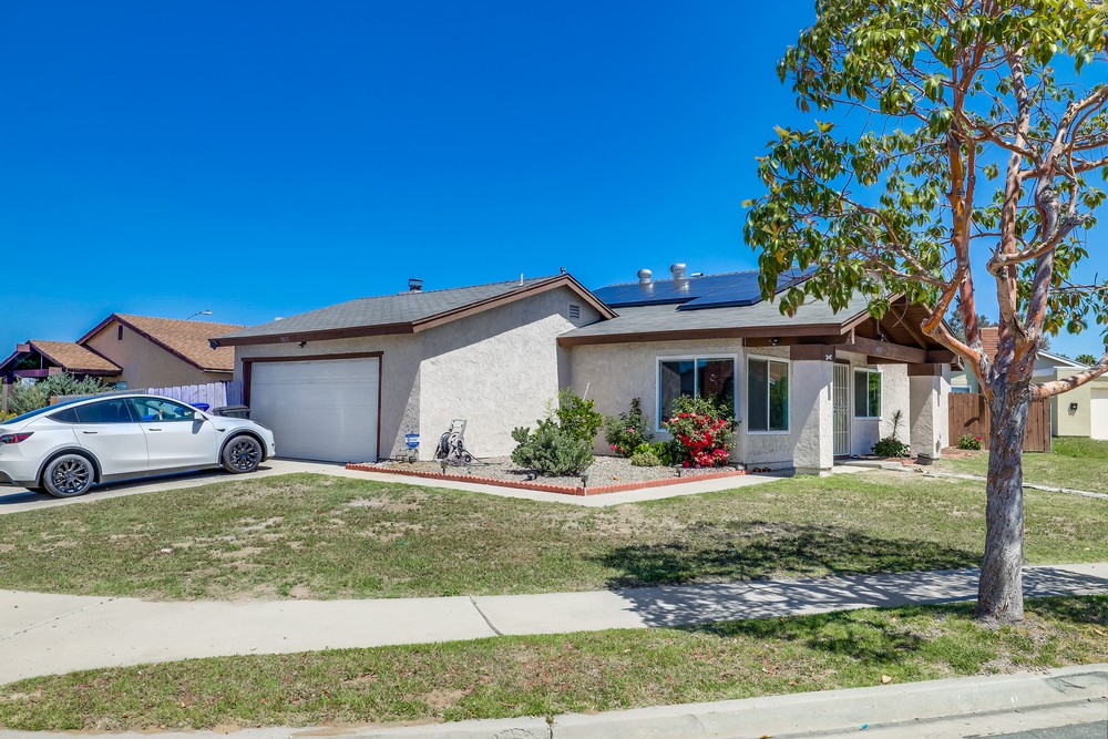 Virtual tour photo 4 of 22 for 1015 Harlan Cir