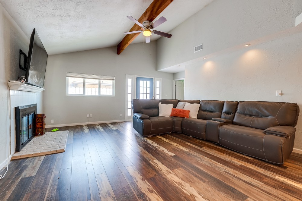 Virtual tour photo 5 of 22 for 1015 Harlan Cir