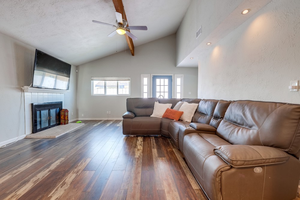 Virtual tour photo 6 of 22 for 1015 Harlan Cir