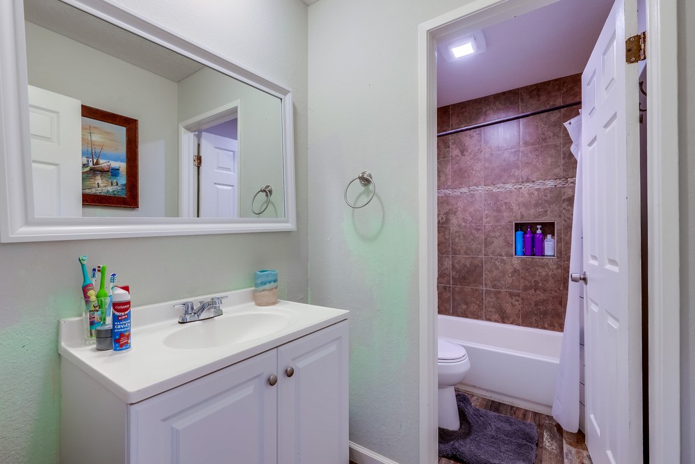 Virtual tour photo 17 of 22 for 1015 Harlan Cir