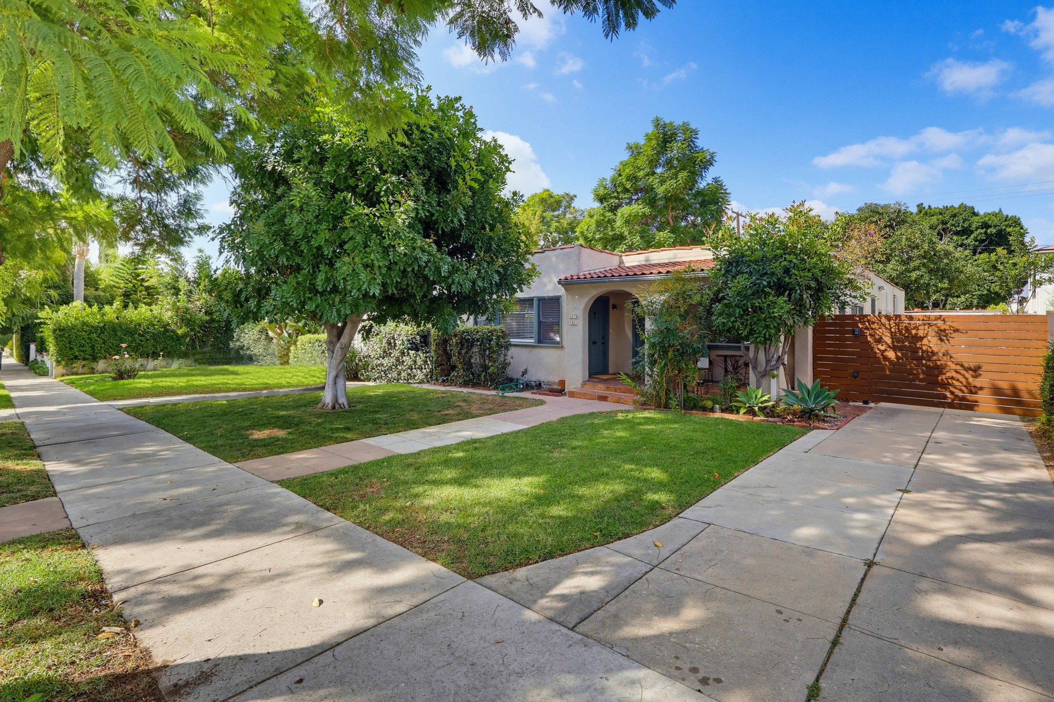 Virtual tour photo 3 of 58 for 1019 Havenhurst Dr