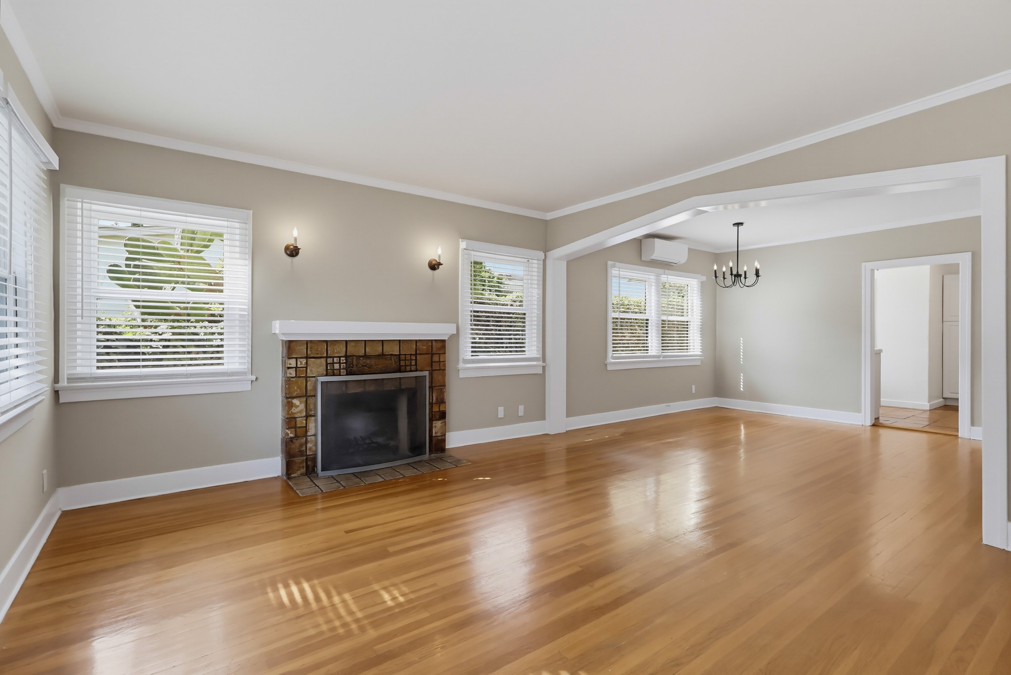 Virtual tour photo 9 of 58 for 1019 Havenhurst Dr