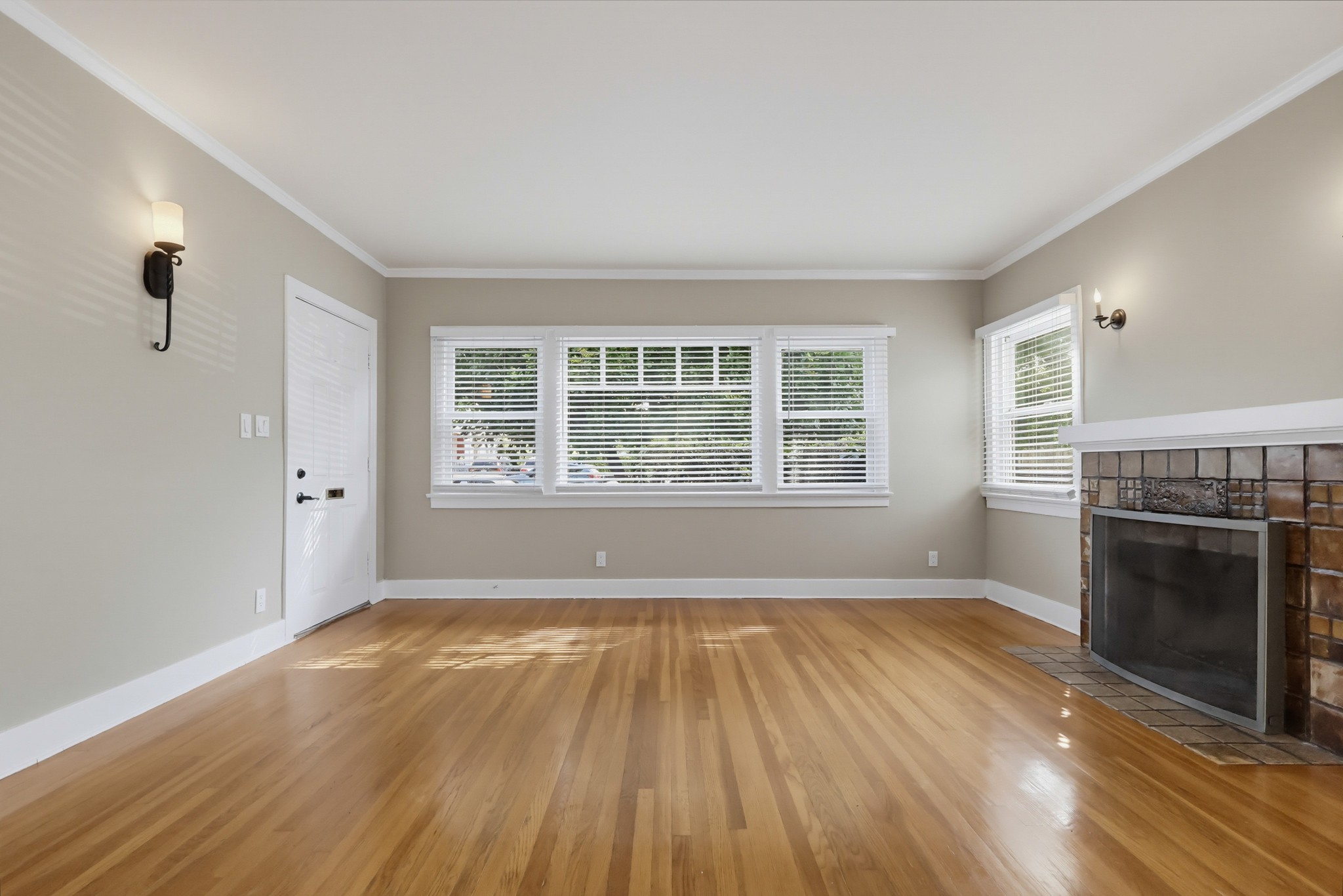 Virtual tour photo 10 of 58 for 1019 Havenhurst Dr