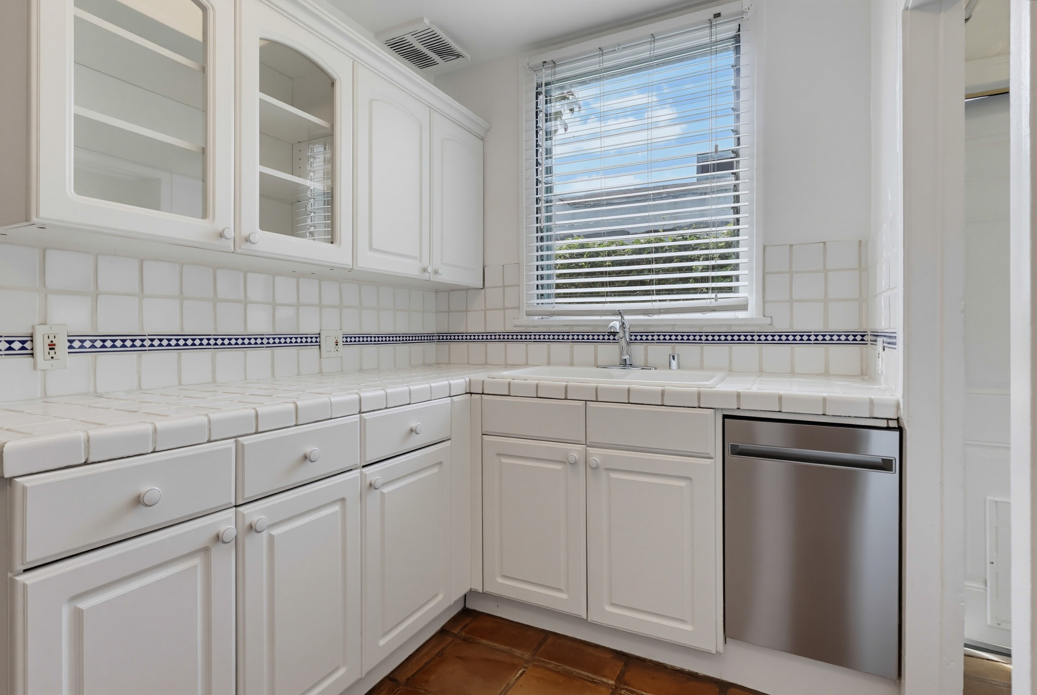 Virtual tour photo 24 of 58 for 1019 Havenhurst Dr