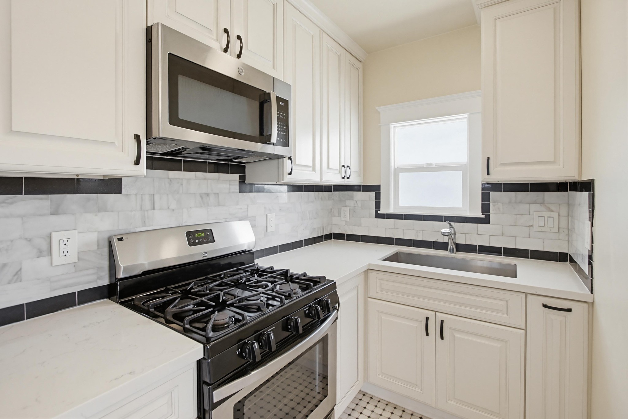 Virtual tour photo 13 of 35 for 102 5th Ave