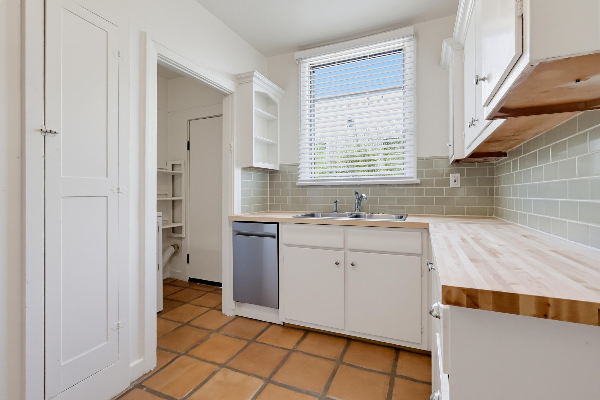 Virtual tour photo 22 of 66 for 1021 Havenhurst Dr