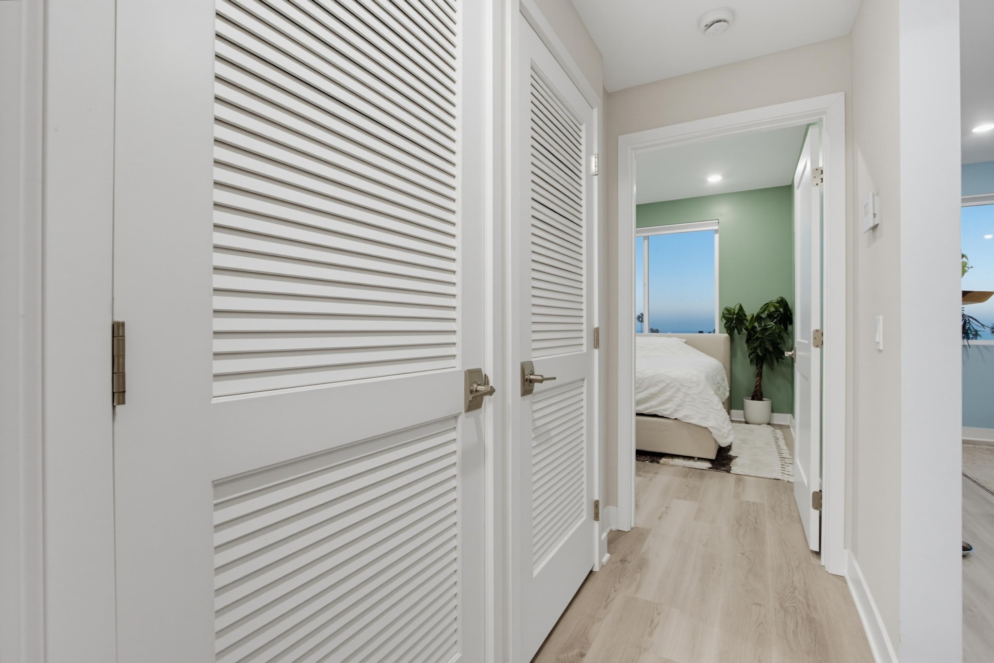 Virtual tour photo 32 of 48 for 1021 S Cleveland St Unit 313
