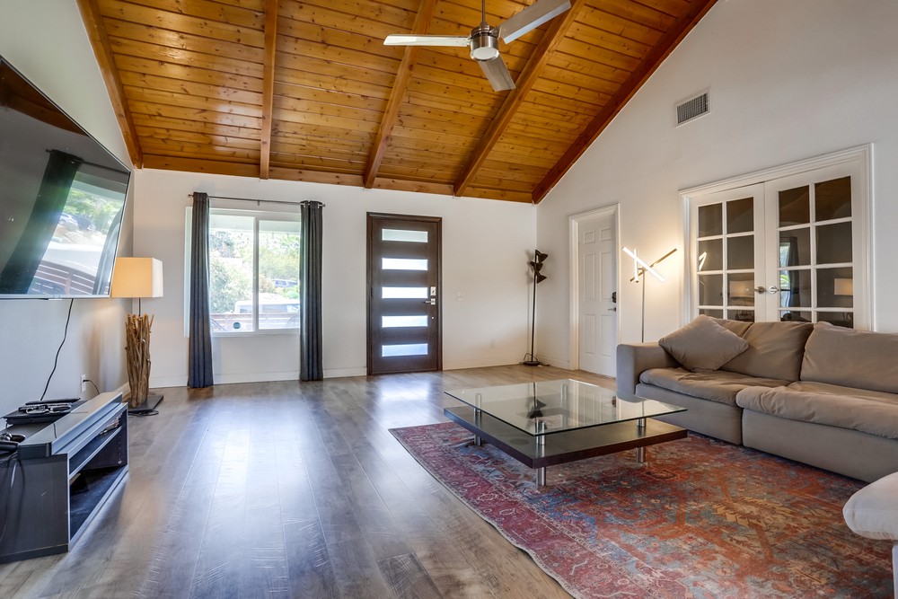 Virtual tour photo 10 of 32 for 10217 Via Del Sud