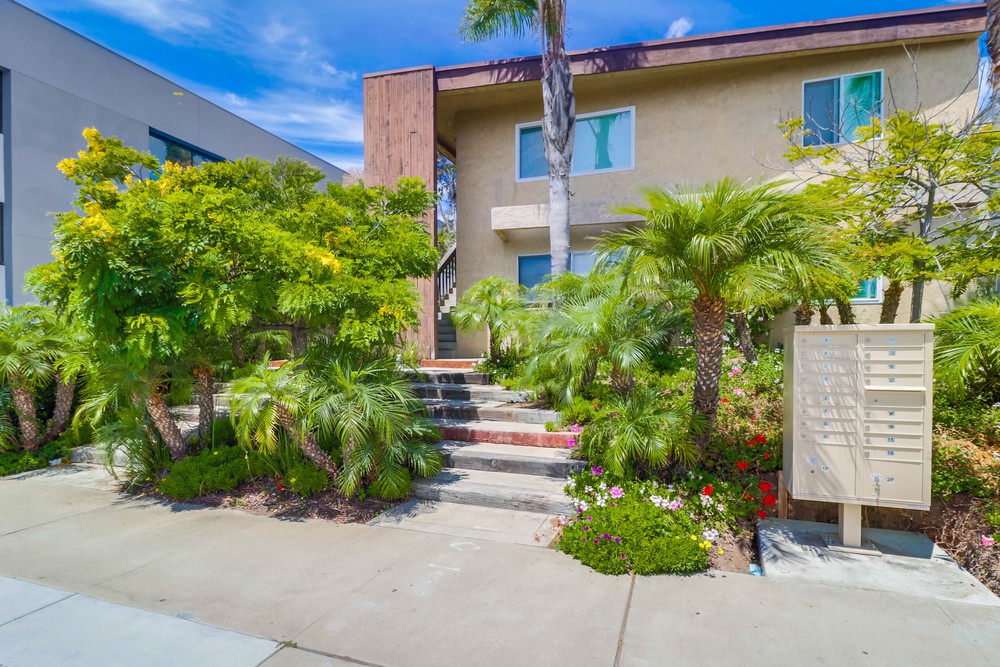 Virtual tour photo 1 of 27 for 1024 Turquoise St B