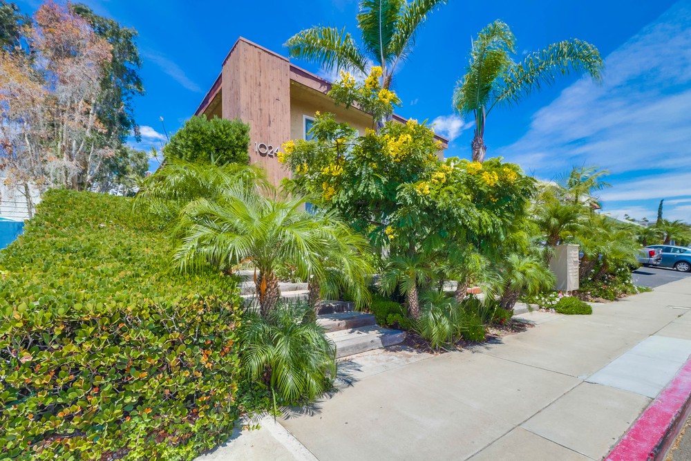 Virtual tour photo 4 of 27 for 1024 Turquoise St B