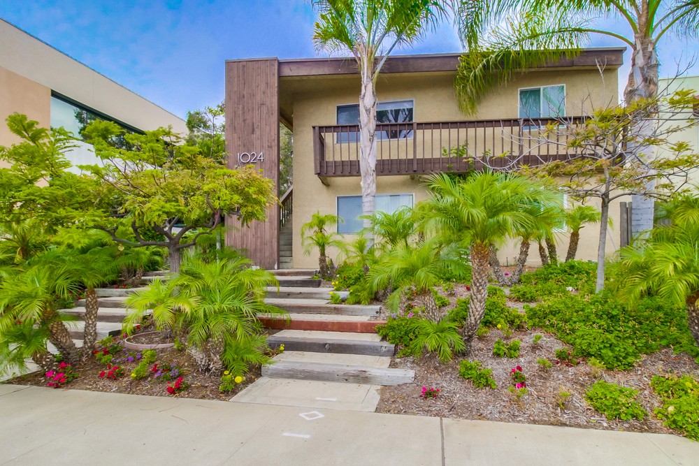 Virtual tour photo 3 of 23 for 1024 Turquoise St #F