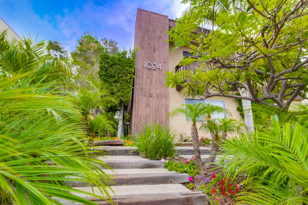 Virtual tour photo 4 of 23 for 1024 Turquoise St #F