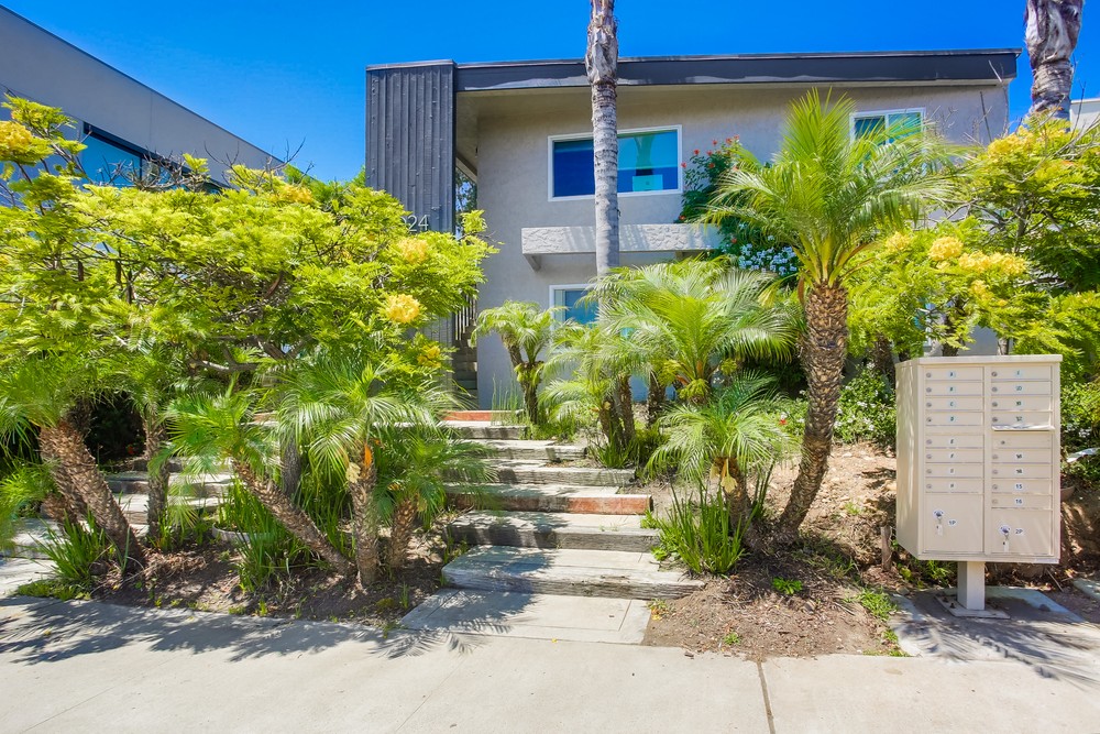 Virtual tour photo 3 of 32 for 1024 Turquoise St L