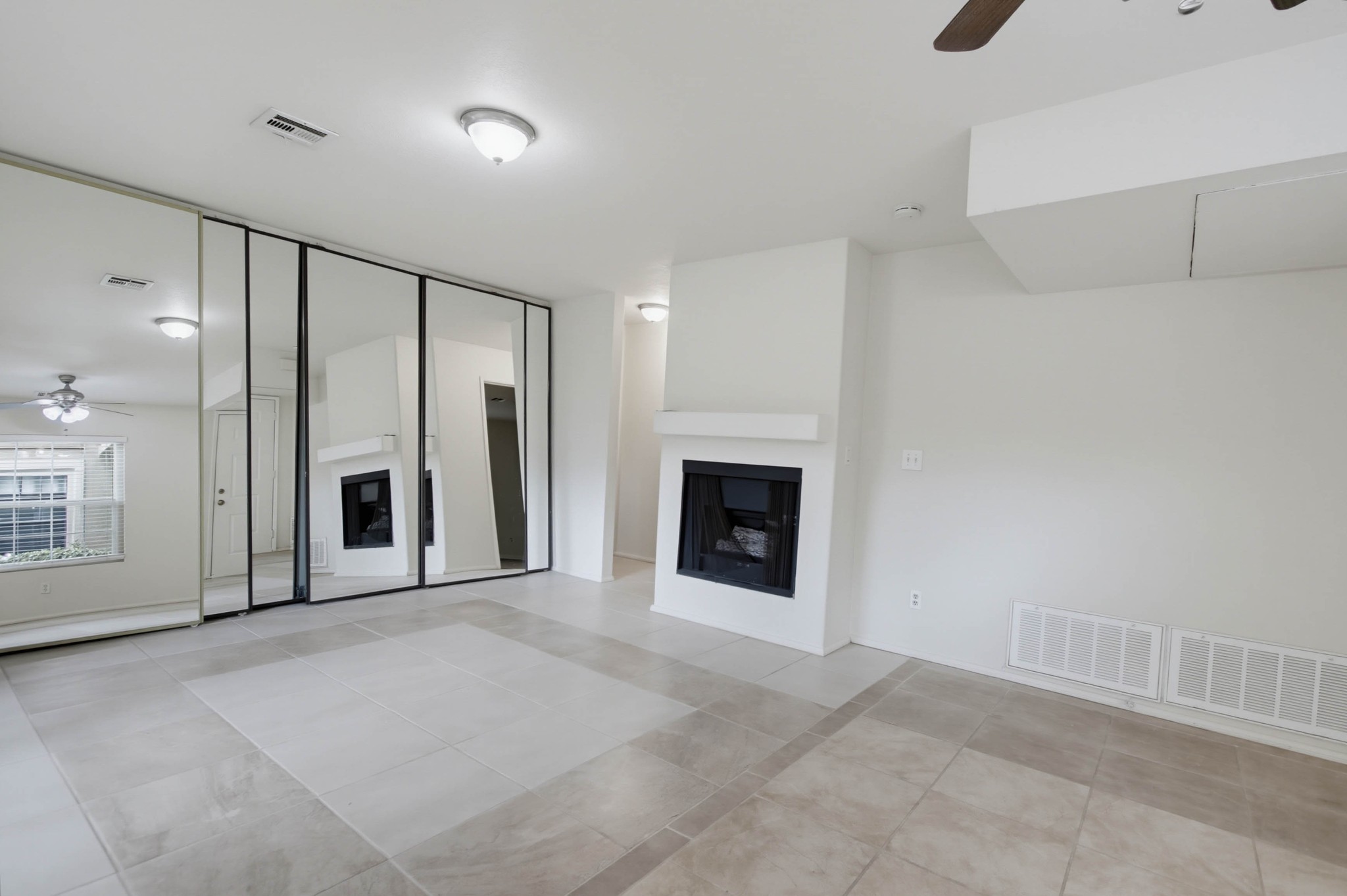 Virtual tour photo 8 of 36 for 10303 Azuaga St Unit 9