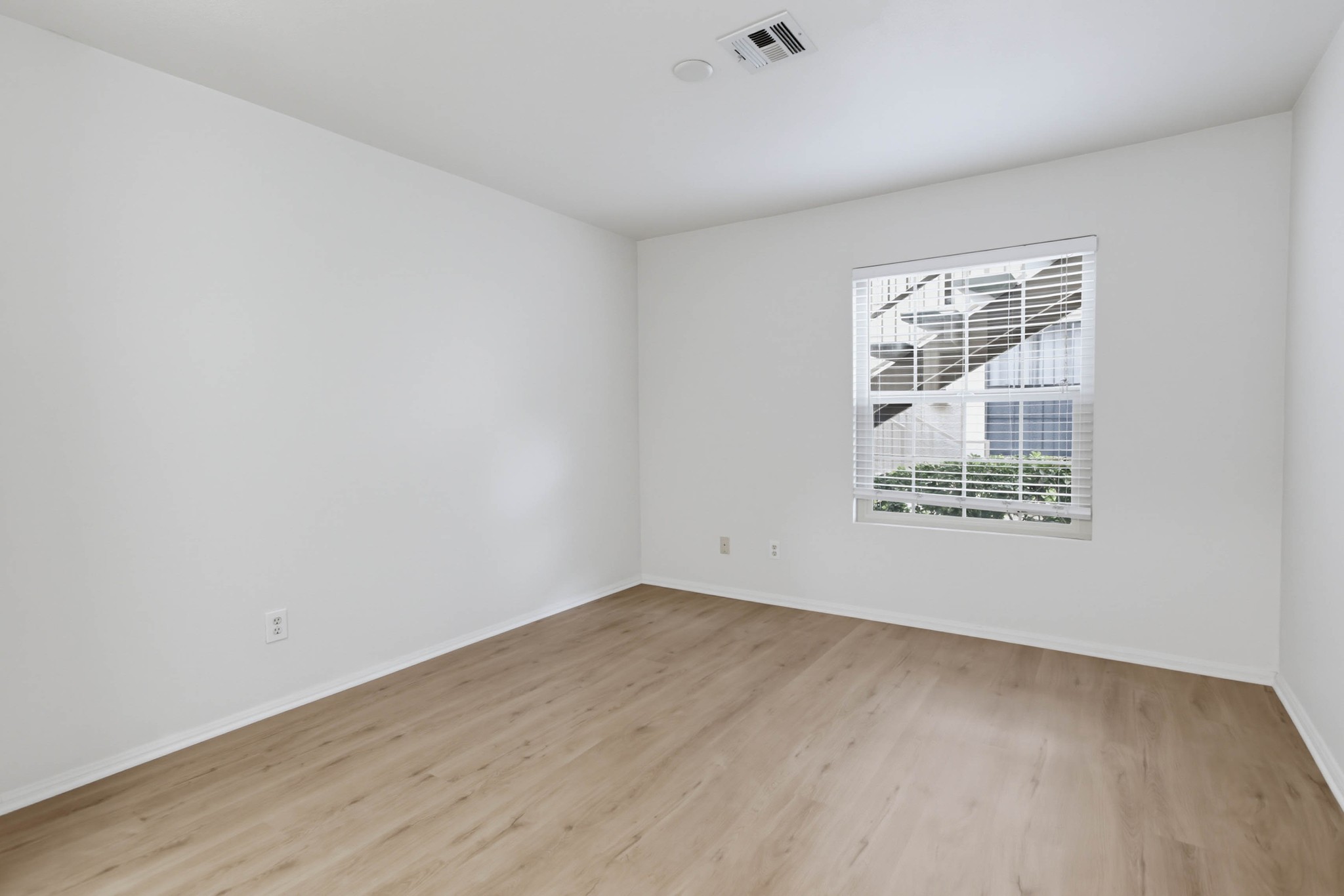 Virtual tour photo 14 of 36 for 10303 Azuaga St Unit 9