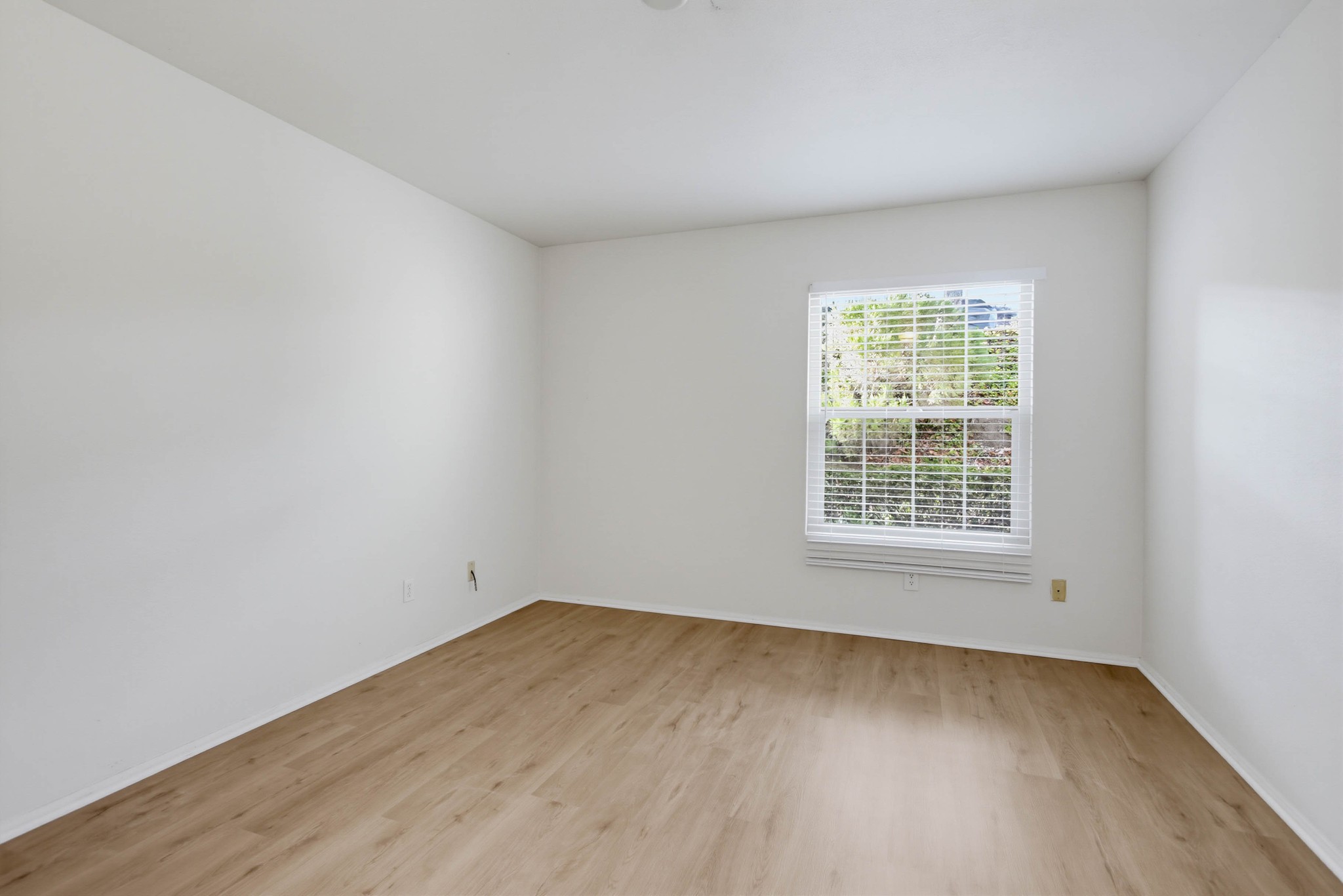 Virtual tour photo 24 of 36 for 10303 Azuaga St Unit 9